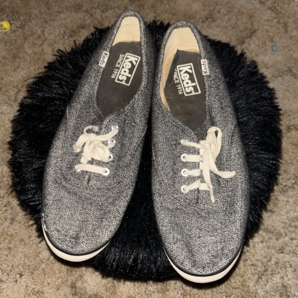 Keds Charcoal Lace-Up Sneakers size 8.5 woman’s